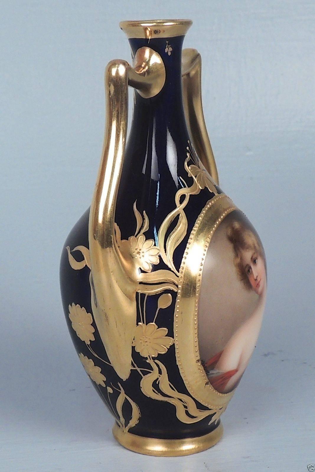 Belle Époque Ancien vase portrait ou meuble de rangement en porcelaine royale de Vienne signé Wagner en vente