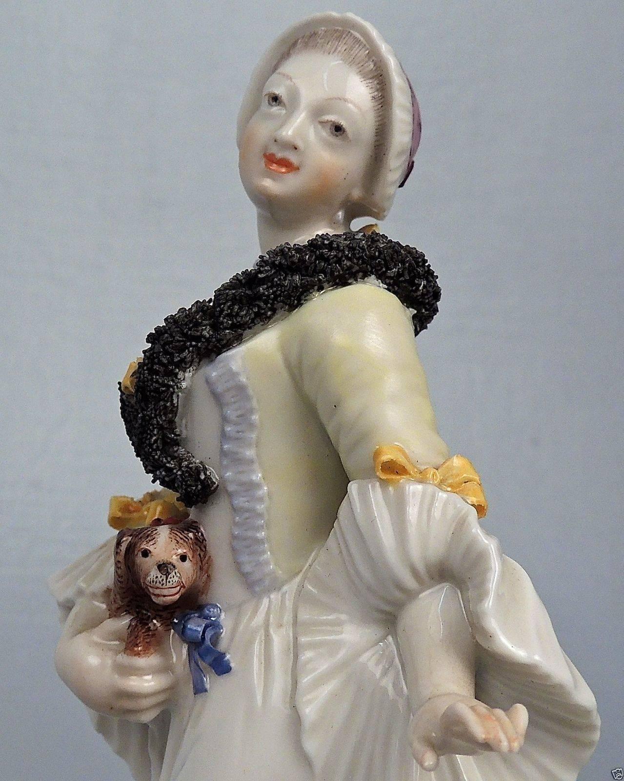 Nymphenburg Porcelain Bustelli Figurine of a Lady & a King Charles Spaniel Dog In Good Condition In Philadelphia, PA