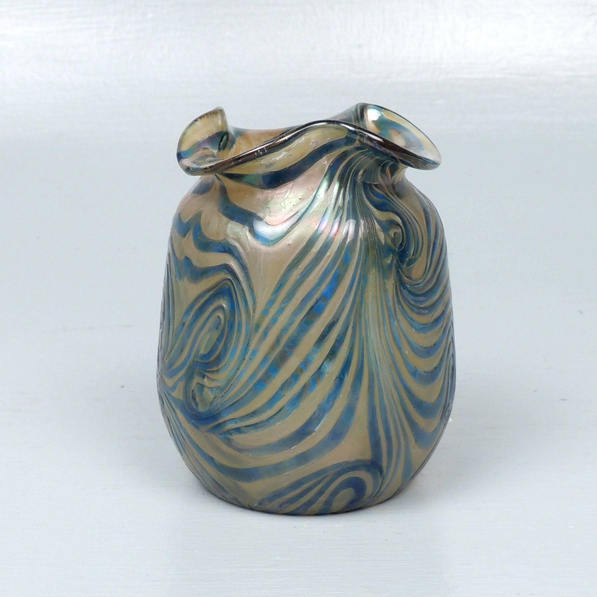 A fine Loetz type art nouveau glass vase by Kralik Glassworks.

Of green iridescent green glass with clear blue swirled and pulled threads.

Height: circa 3 7/8 in. 

Items purchased from David Sterner antiques must delight you. Purchases may