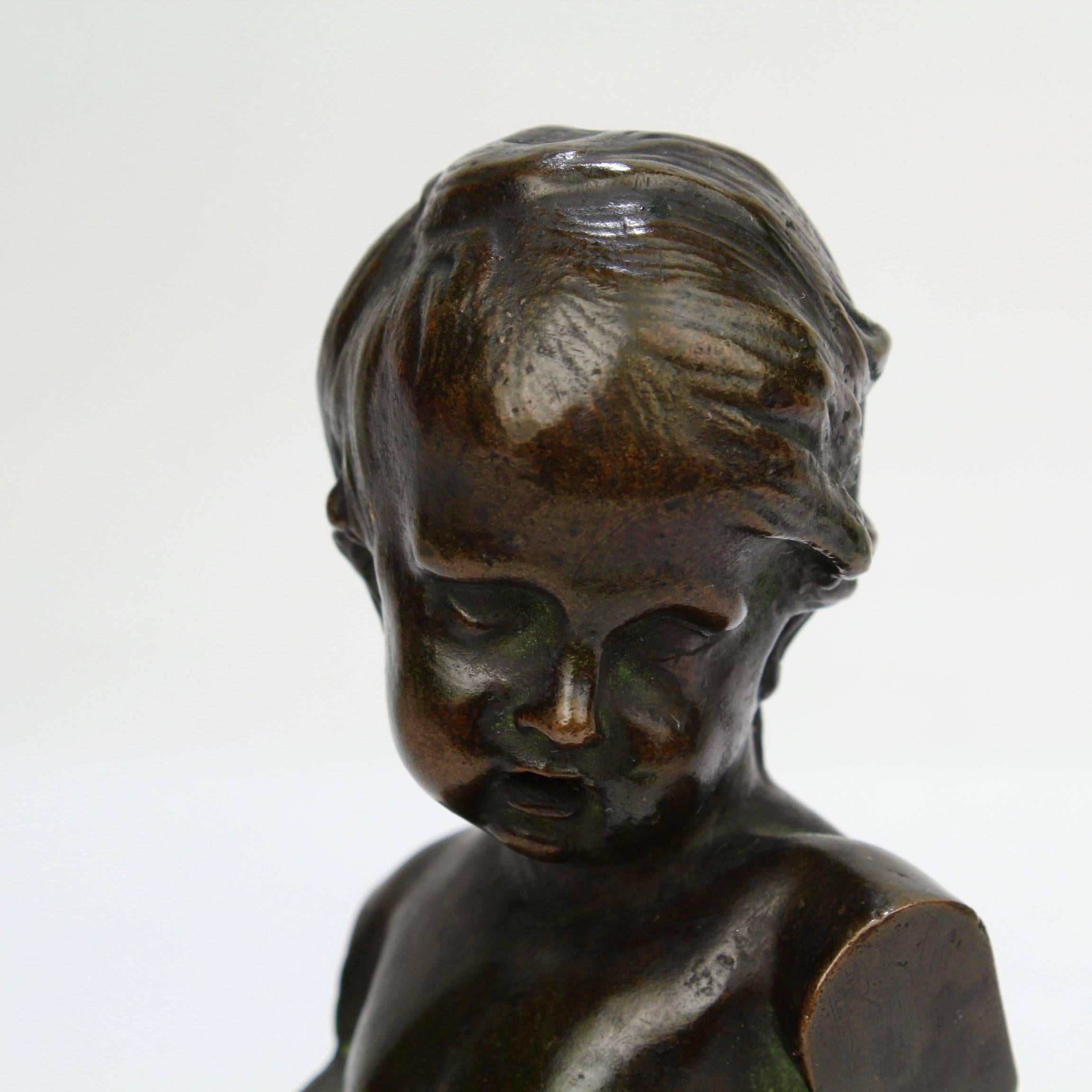 A good small bronze bust of a child after Jean-Antoine Houdon. 

The child with head turned to the left in a downward gaze. Slightly pensive and somewhat angelic gaze. 

Mounted on a green marble plinth.

Height: circa 5 3/4 in.

Items