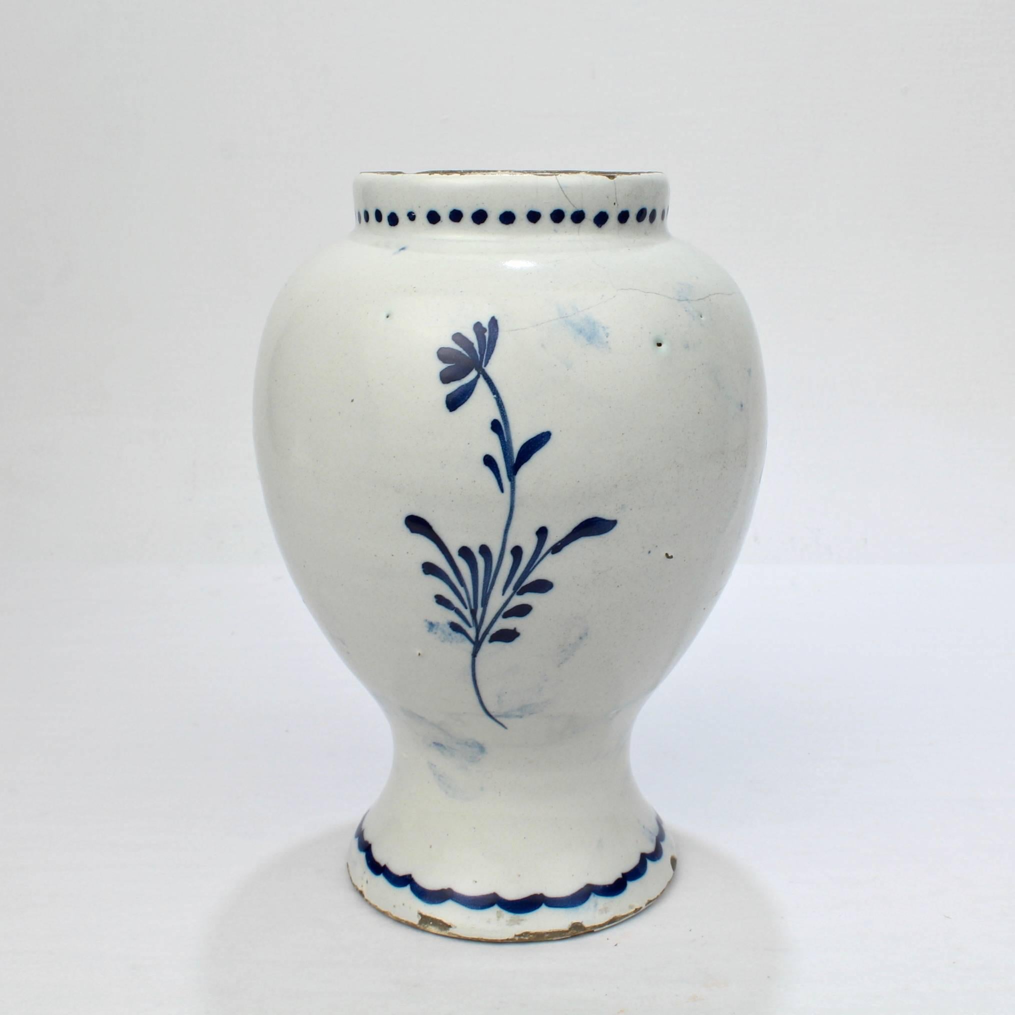 18. Jahrhundert Zinn glasierte niederländische Delft Keramik blau und weiß Vase oder JAR (Barock) im Angebot