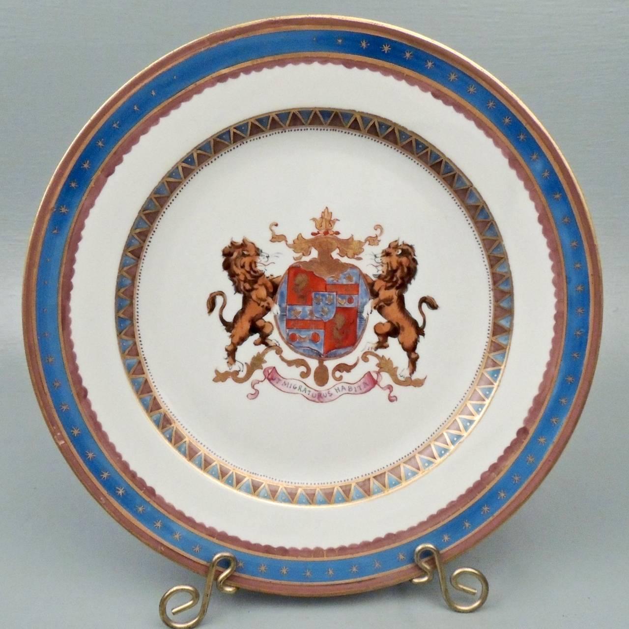 A very good pair of Samson faux armorial porcelain plates. 

With dragons flanking a shield device. Border decorated in a blue and light purple-brown with gold highlights. 

Samson et Cie was founded in the 1830s and quickly began producing