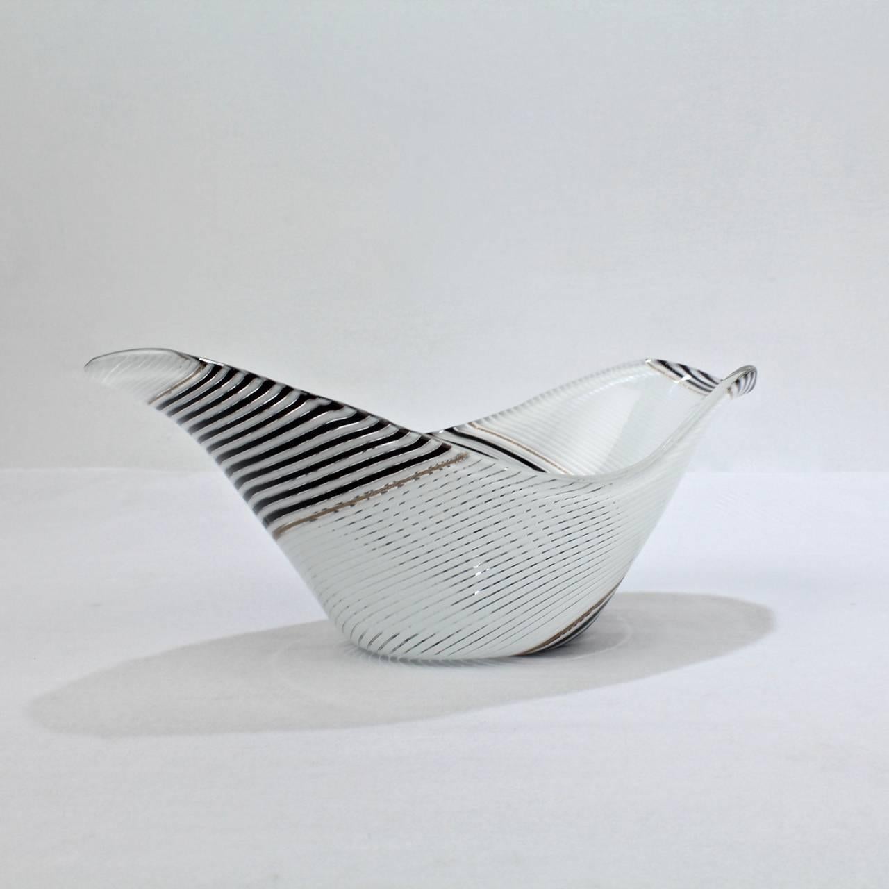Dino Martens for Aureliano Toso Mezza Filigrana Black & White Murano Glass Bowl In Good Condition In Philadelphia, PA