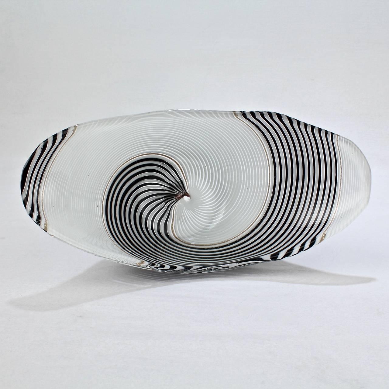 Art Glass Dino Martens for Aureliano Toso Mezza Filigrana Black & White Murano Glass Bowl
