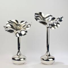 Paire de vases à fleurs en argent martelé de la moderniste brésilienne Marilena Mariotto