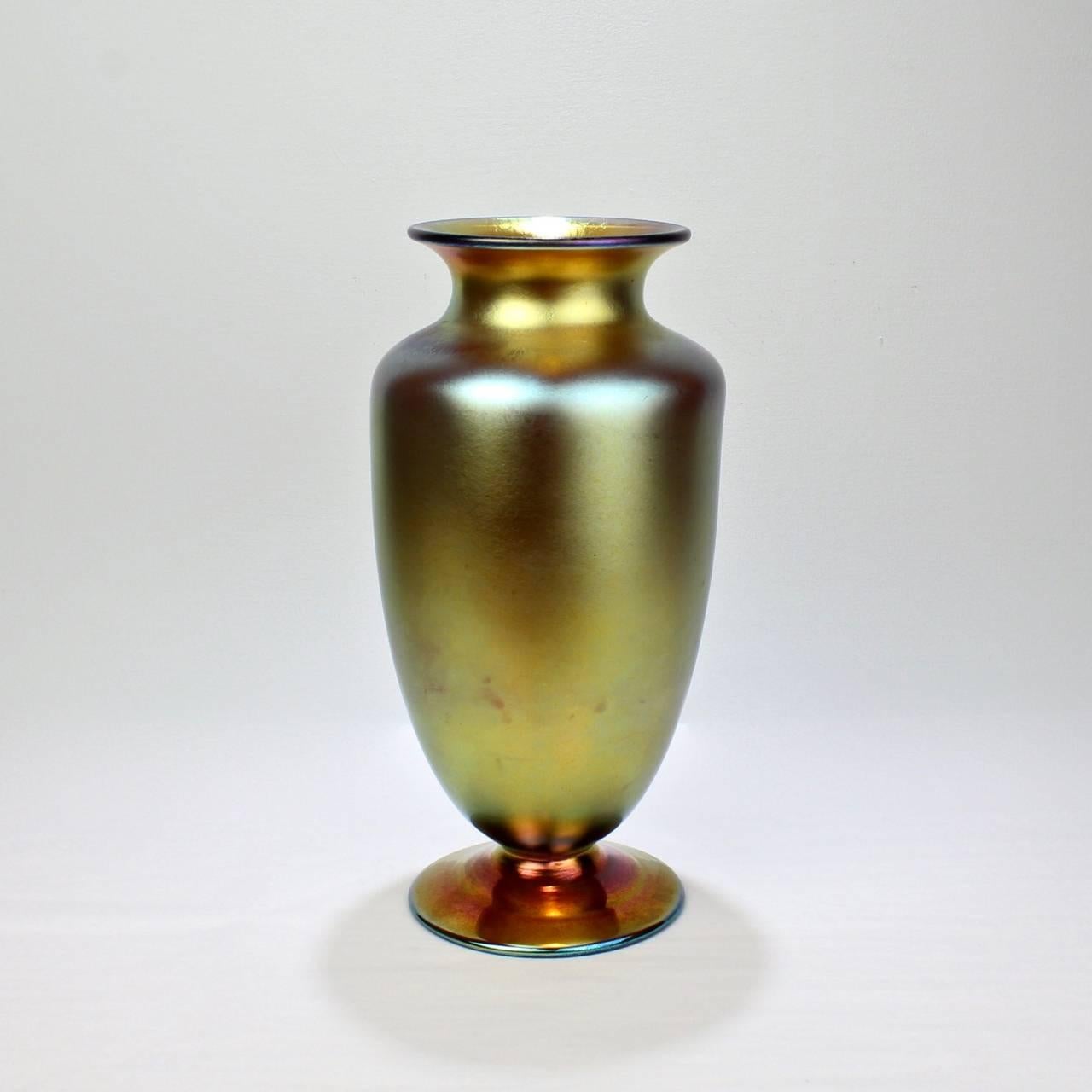 American Large Art Nouveau Gold Aurene Steuben Art Glass Vase, Early 20th Century