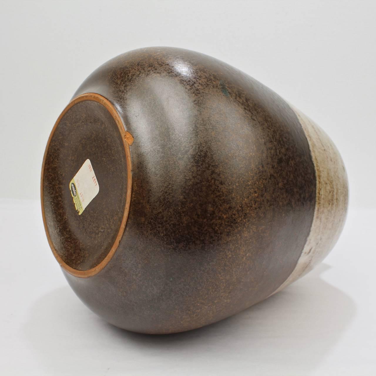 Italian Mid-Century Modern Two-Tone Pottery Vase by Alvino Bagni for Raymor 1