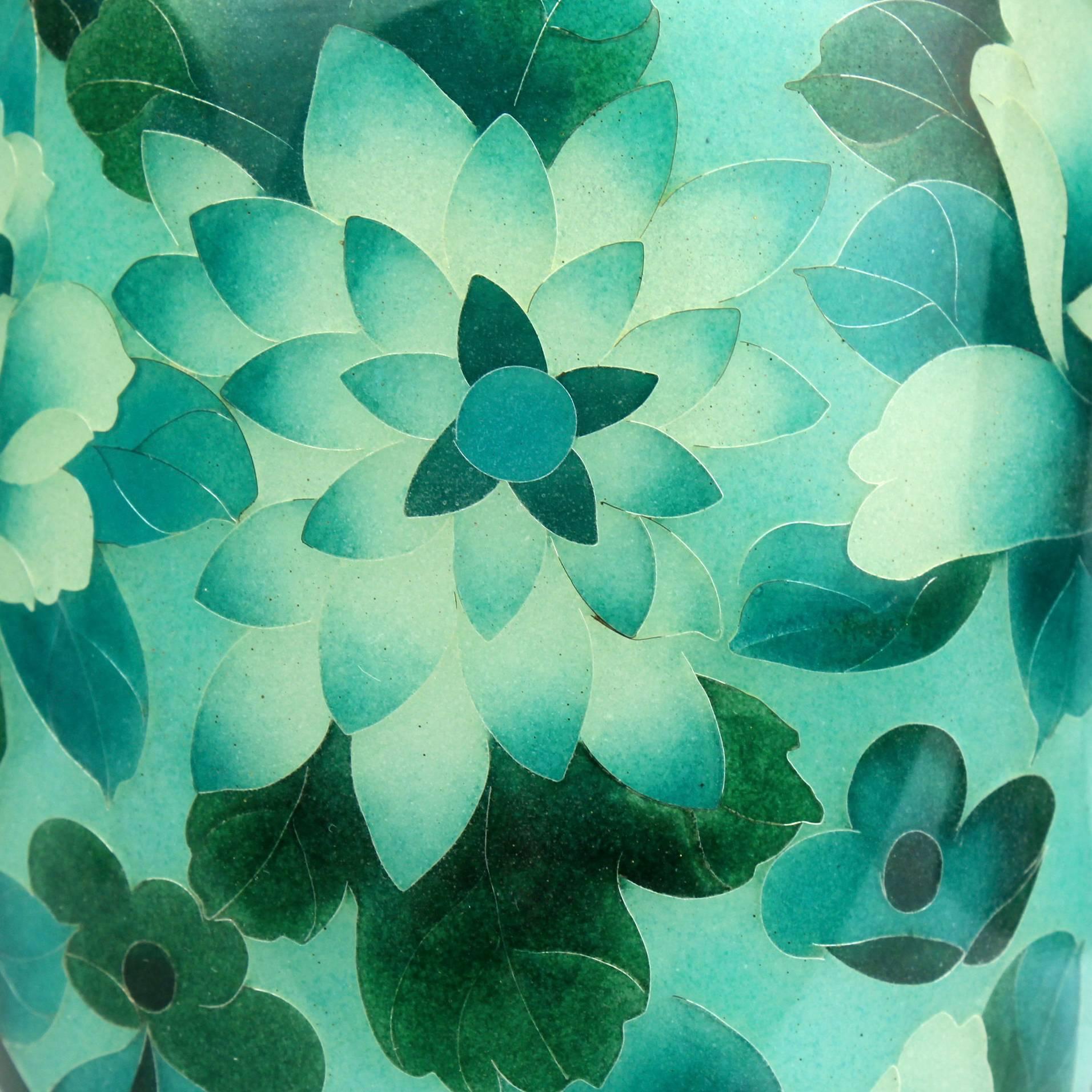 Taisho Japanese Green Plique-à-jour Enamel or Cloisonne Vase