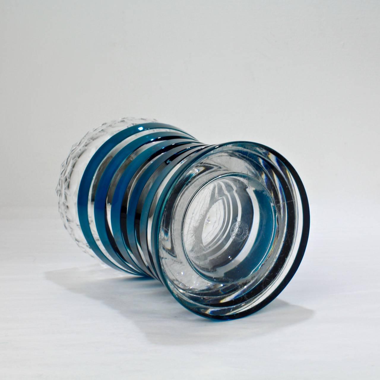 Metà XX secolo Val Saint Lambert Vaso in vetro artistico Franckenthal con sovrapposizione di verde acqua scuro, anni '30 in vendita