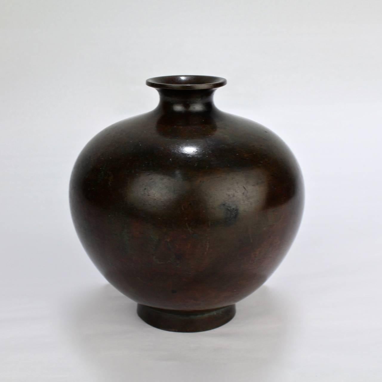 Fine Diminutive Antique Meiji Period Japanese Bronze Vase In Good Condition In Philadelphia, PA