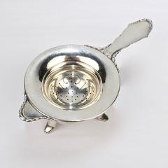 Passoire à thé et support danois Art Déco en argent sterling martelé à la main:: 1930