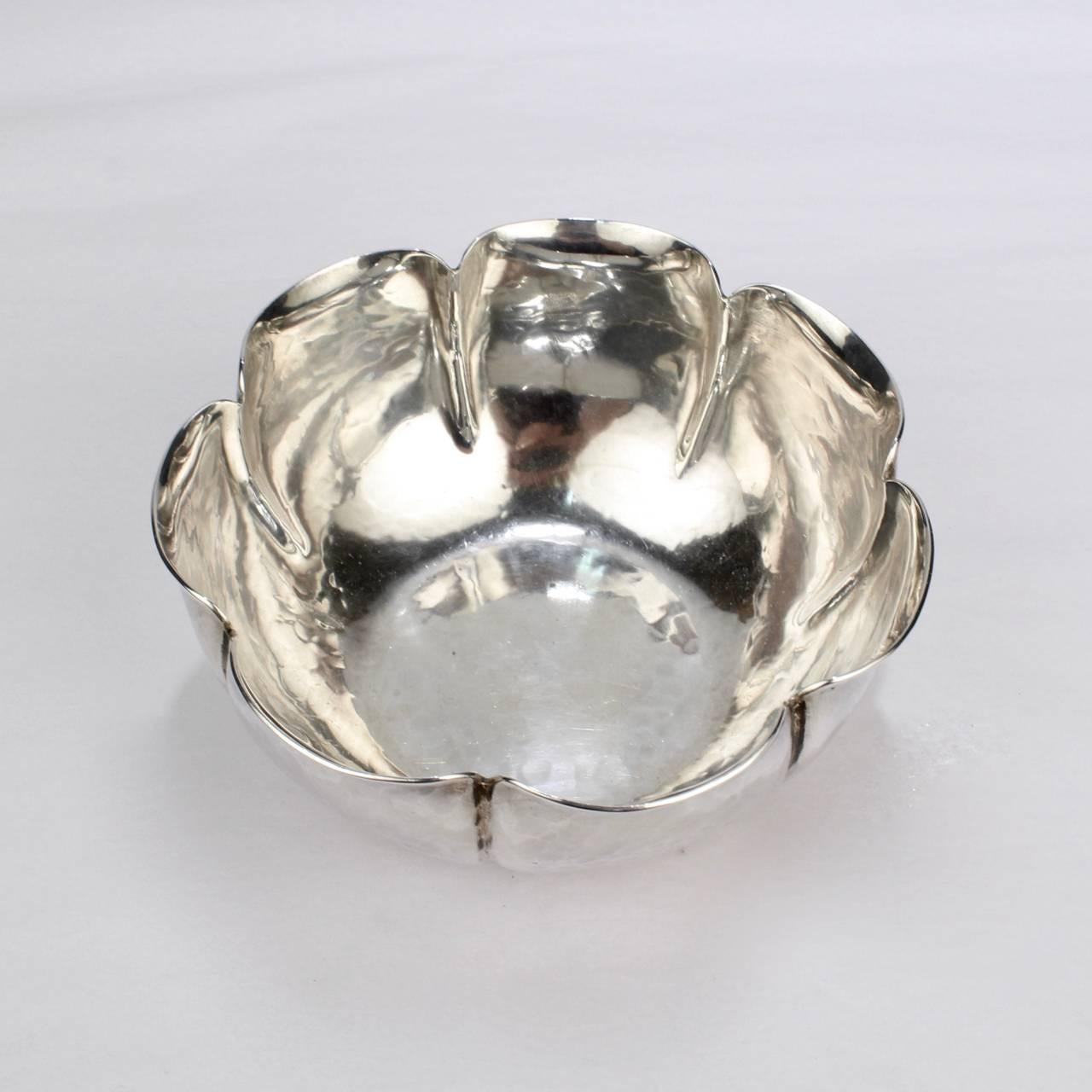Joel F Hewes American Arts & Crafts Hand-Hammered Sterling Silver Bowl In Good Condition In Philadelphia, PA