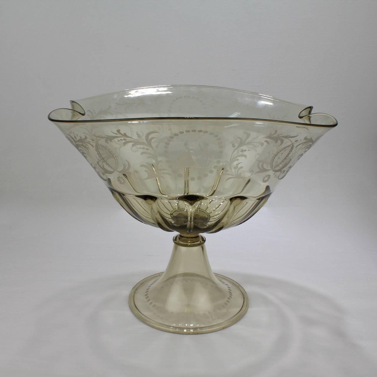 Pauly & Co. Light Amber Etched Venetian Glass Footed Bowl or Table Centrepiece In Good Condition For Sale In Philadelphia, PA