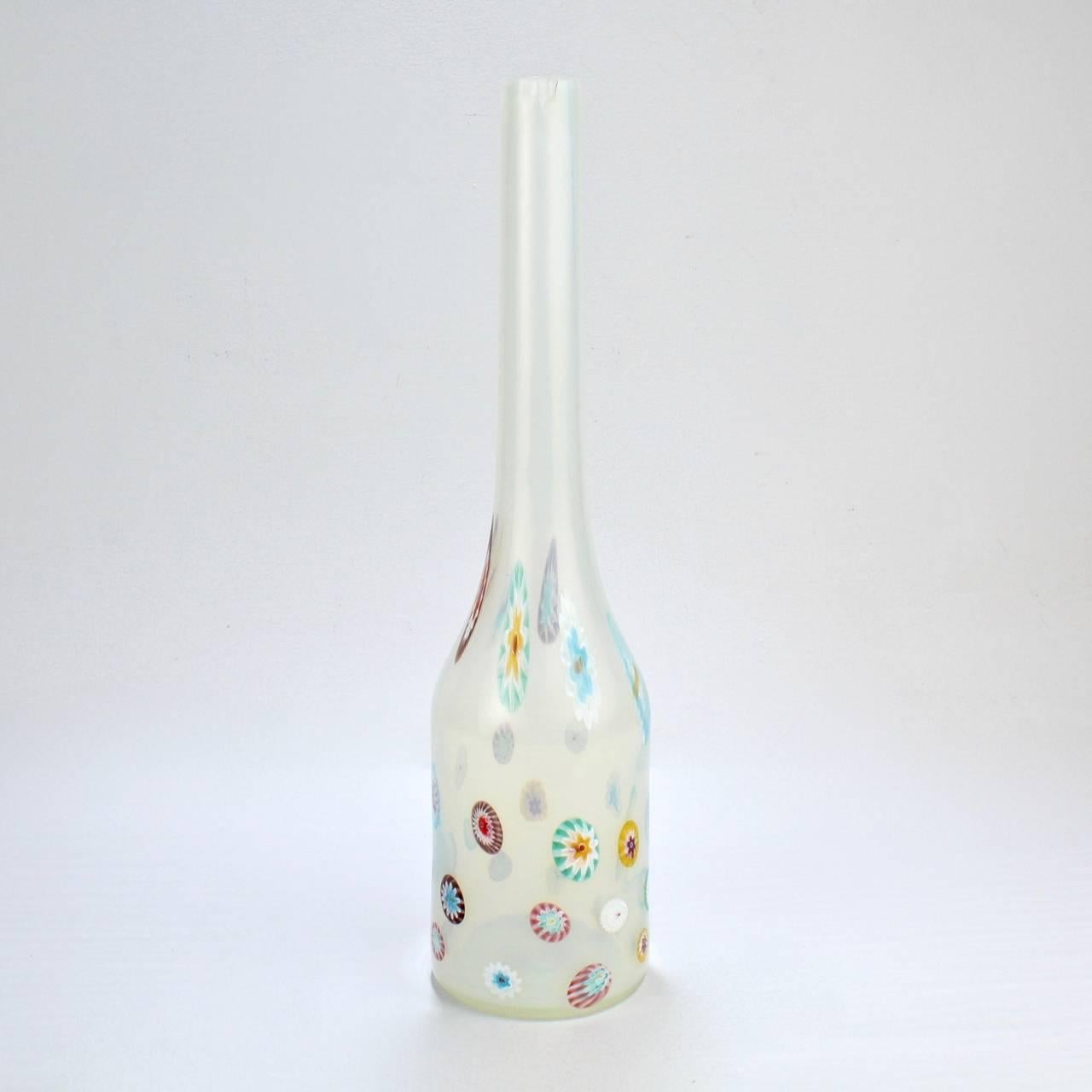 Flaschenvase aus Muranoglas Bianco & Murrine von Ermanno Toso für Fratelli Toso (Moderne der Mitte des Jahrhunderts) im Angebot