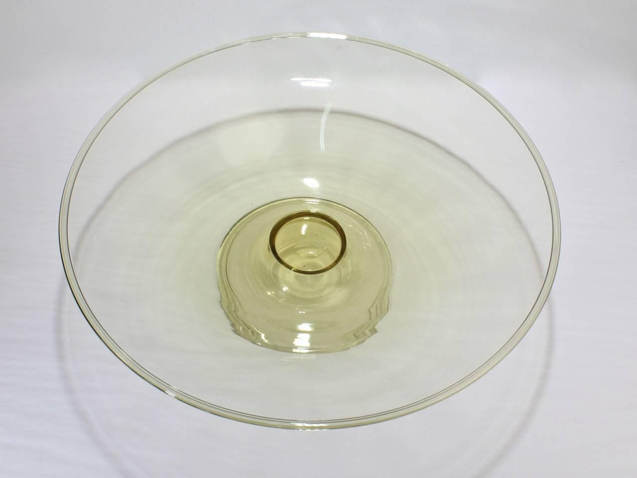 Large Venetian Midcentury Glass Footed Bowl Centrepiece Attributed to Salviati In Good Condition In Philadelphia, PA