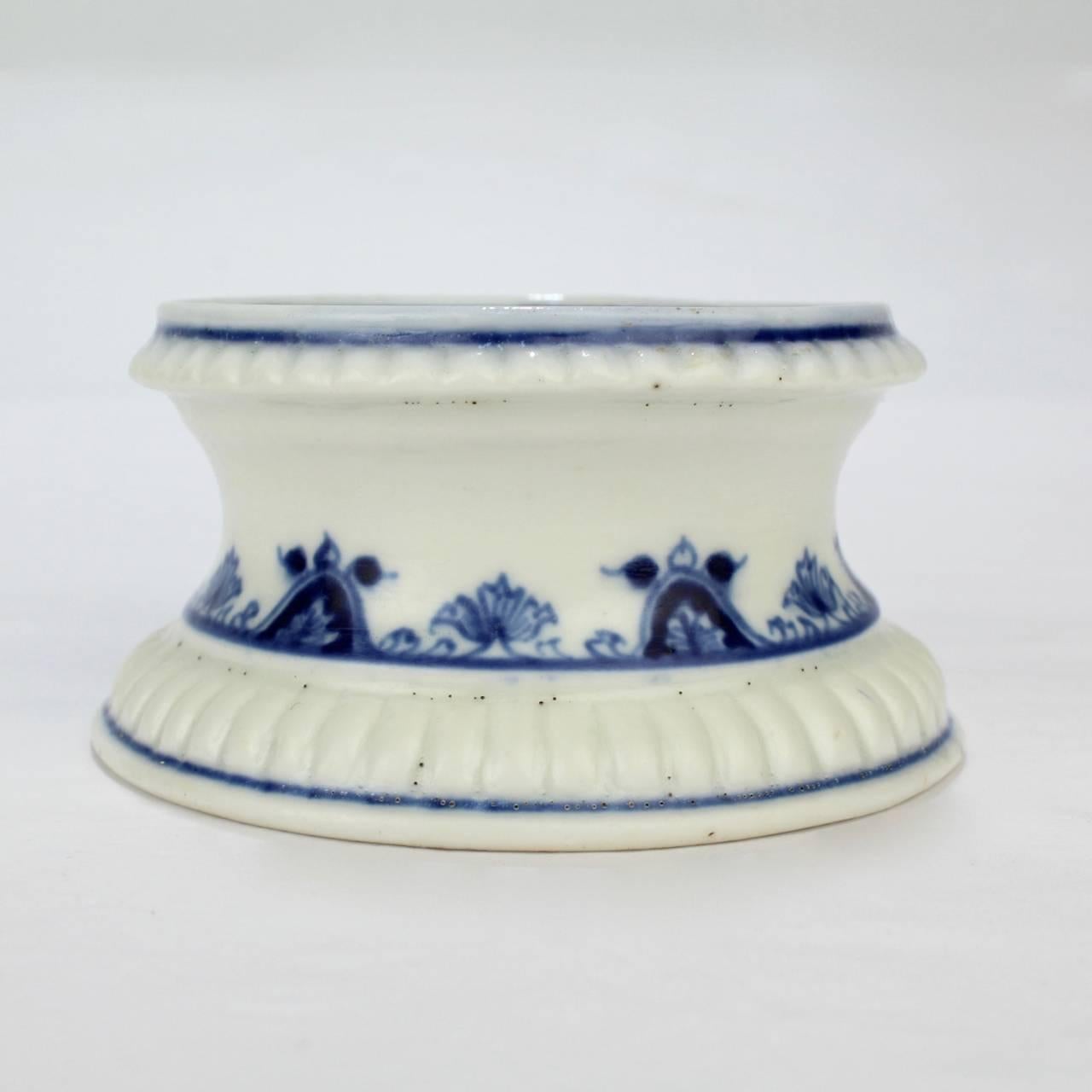 Early 18th Century Saint Cloud French Porcelain Salt Cellar or Trencher In Good Condition In Philadelphia, PA
