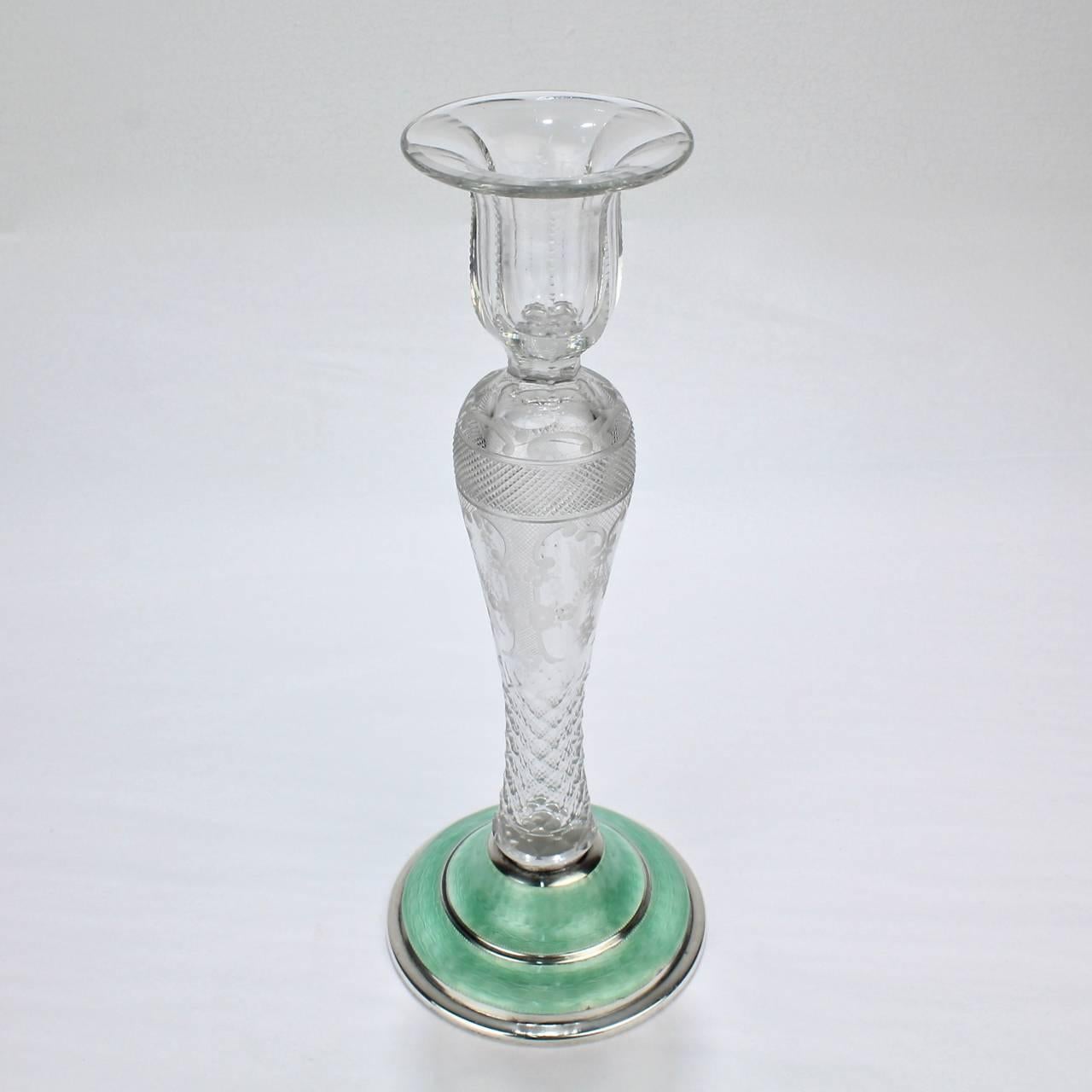 Antiguo candelero americano de cristal tallado brillante y esmalte guilloché de plata de ley siglo XX en venta