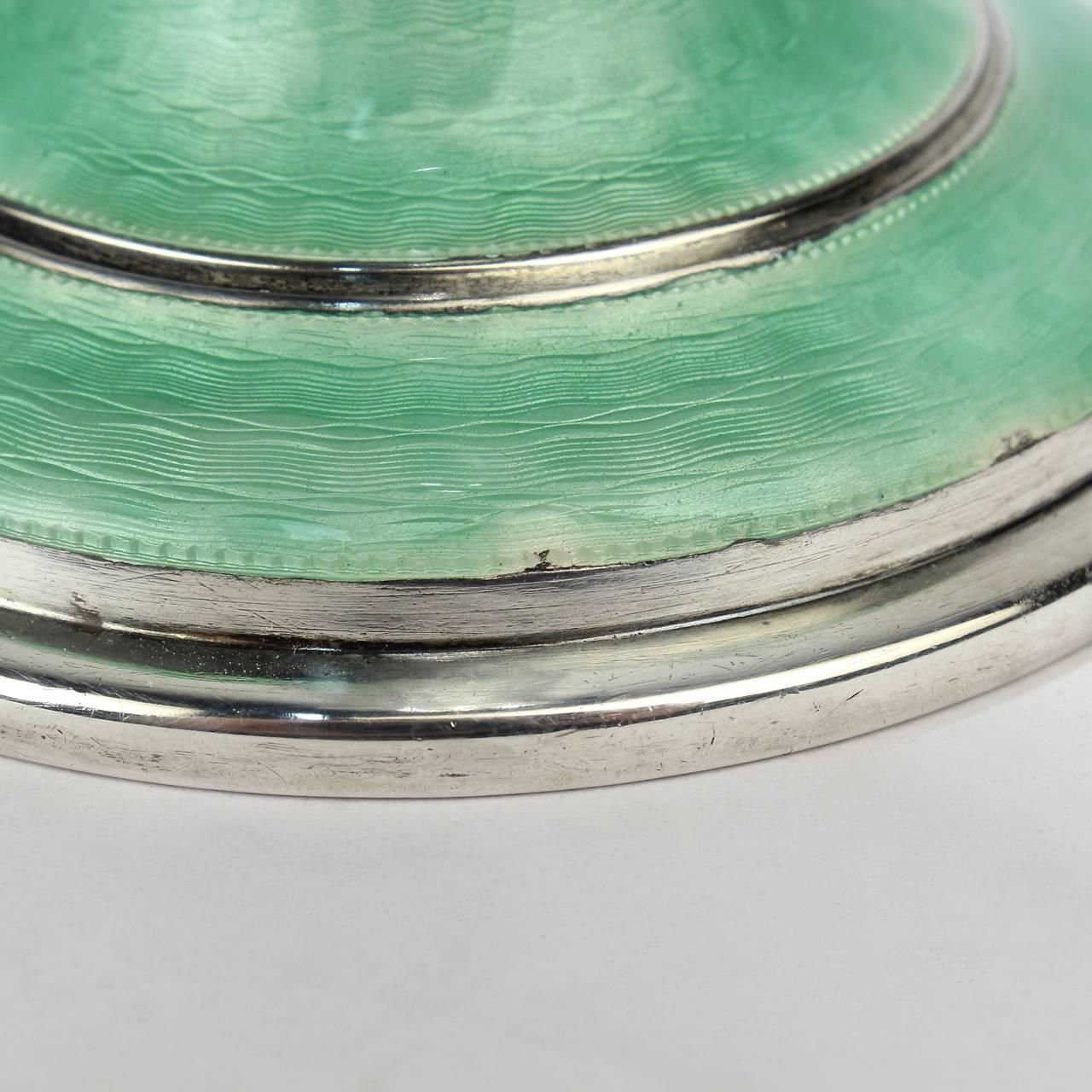 Antiguo candelero americano de cristal tallado brillante y esmalte guilloché de plata de ley en venta 2