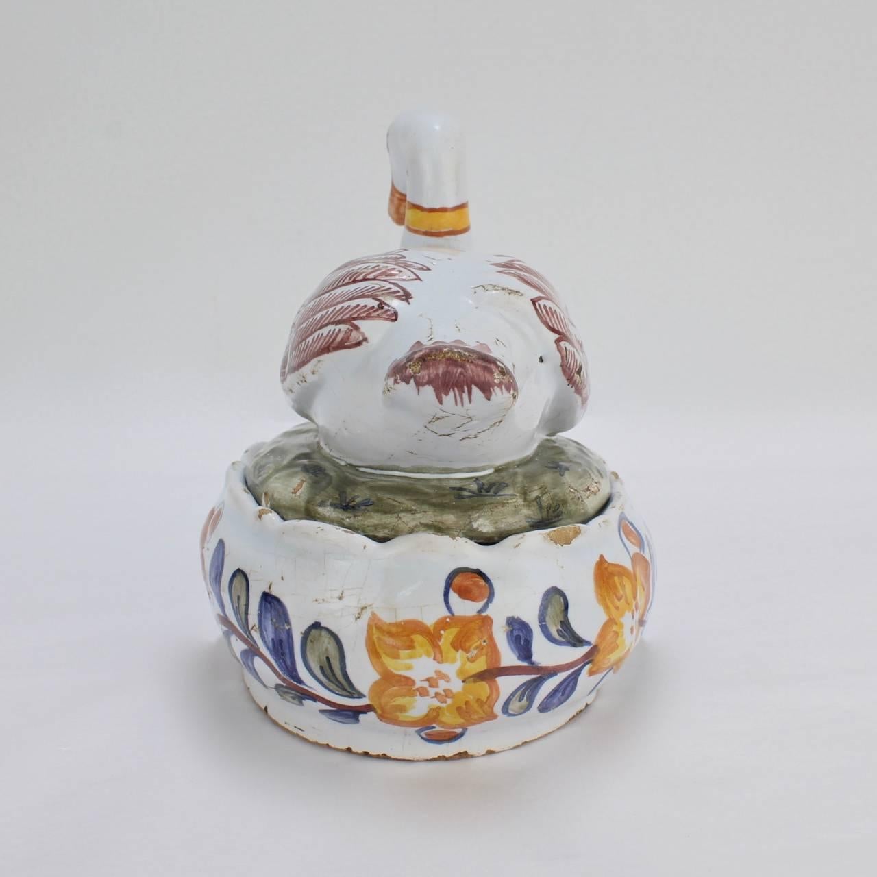 Antique 18th Century Polychrome Dutch Delft Figural Swan Form Butter Tub In Good Condition In Philadelphia, PA