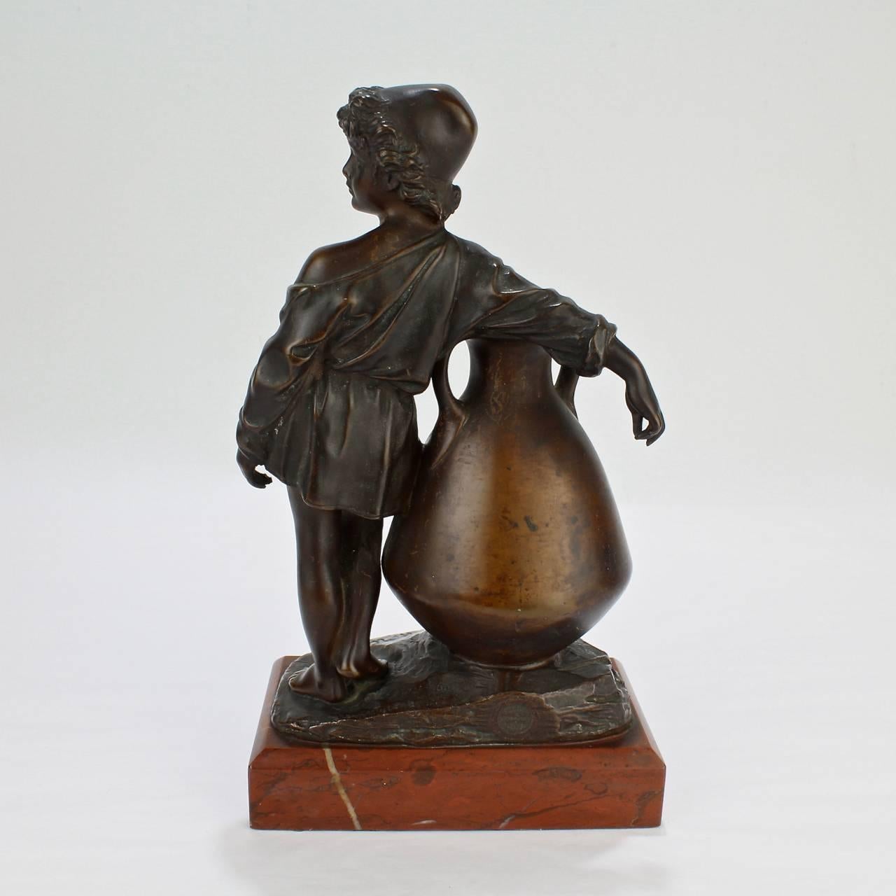 Revival Sculpture orientaliste allemande ancienne d'un jeune garçon avec une urne par Uhlmann en vente