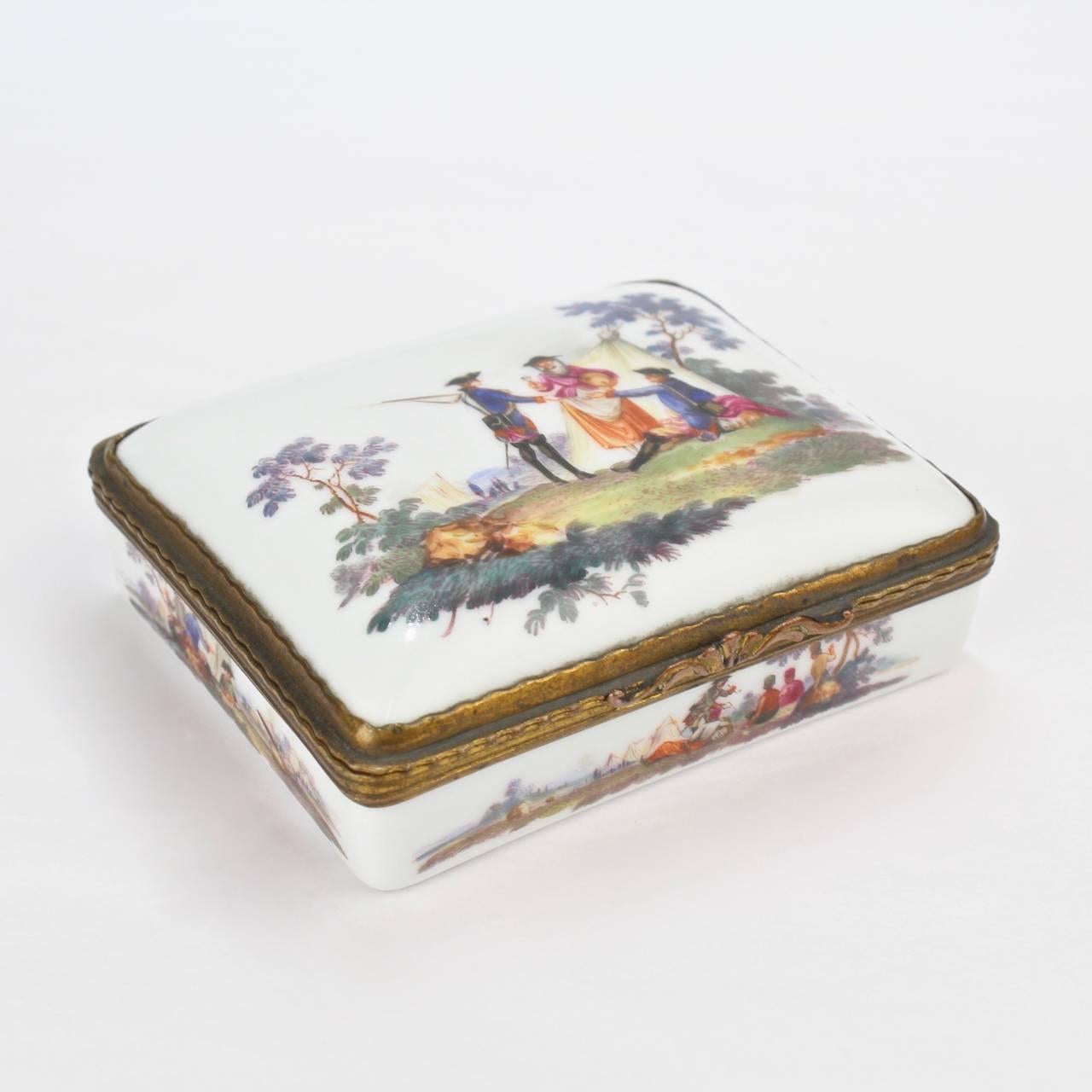 A good late 18th (or possibly early 19th) century continental porcelain snuff box with hand-painted military-related scenes and vignettes.

The interior of the lid has a large scene painted of what is likely a general in battle with drawn sword.