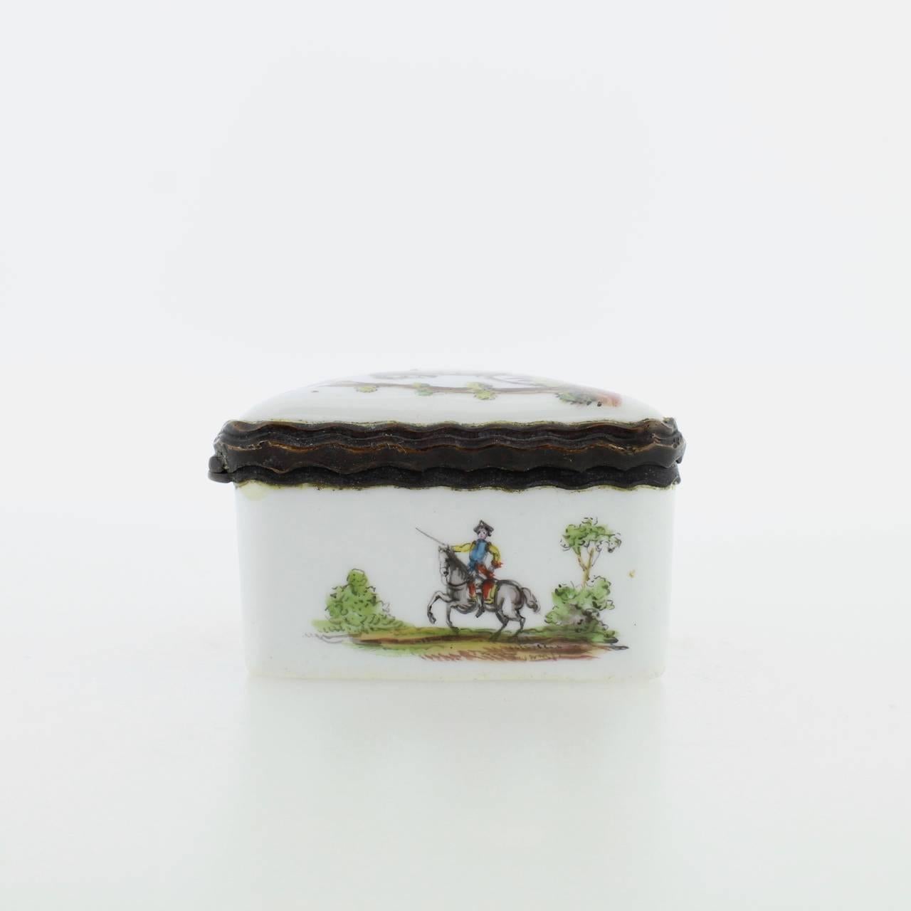 Antique French or German Porcelain Snuff Box with Hand-Painted Military Scenes For Sale 4