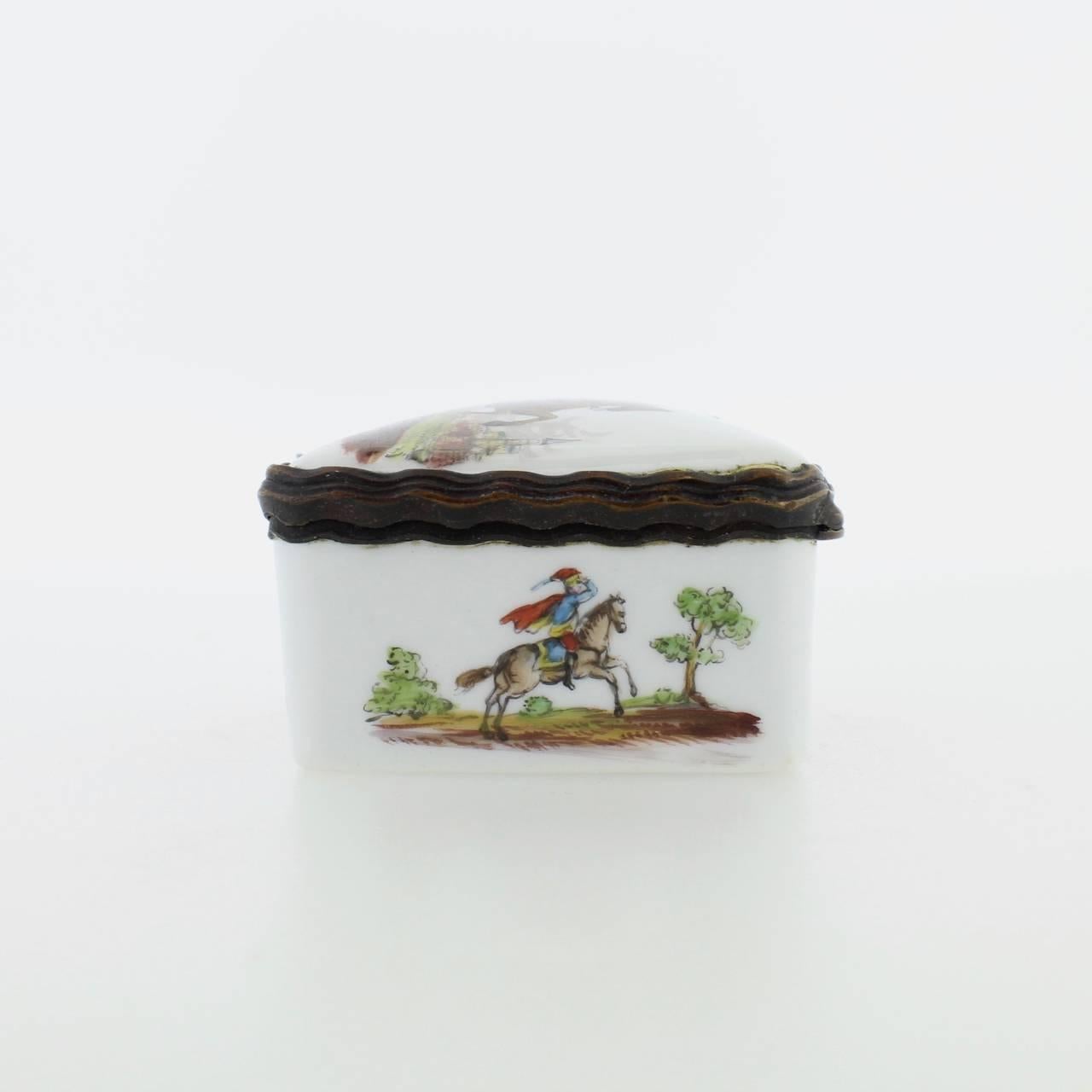 Antique French or German Porcelain Snuff Box with Hand-Painted Military Scenes For Sale 1