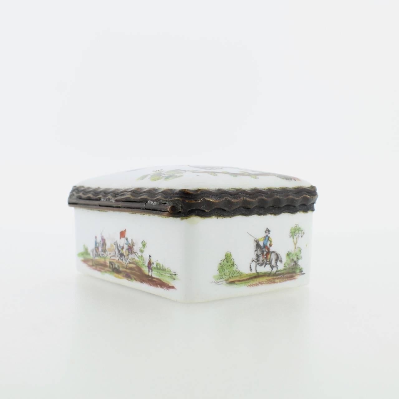Antique French or German Porcelain Snuff Box with Hand-Painted Military Scenes For Sale 3