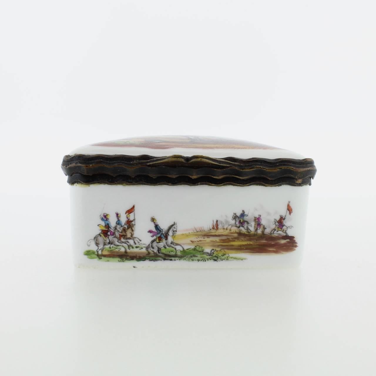 Antique French or German Porcelain Snuff Box with Hand-Painted Military Scenes In Good Condition For Sale In Philadelphia, PA