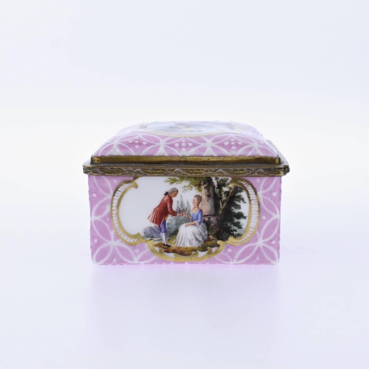 George III Antique South Staffordshire or Battersea Enamel Table Snuff Box, 18th Century For Sale