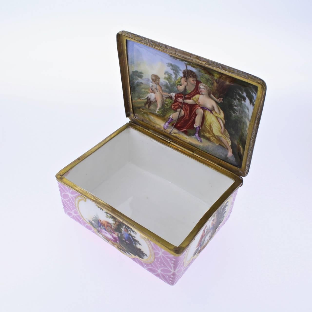 English Antique South Staffordshire or Battersea Enamel Table Snuff Box, 18th Century For Sale