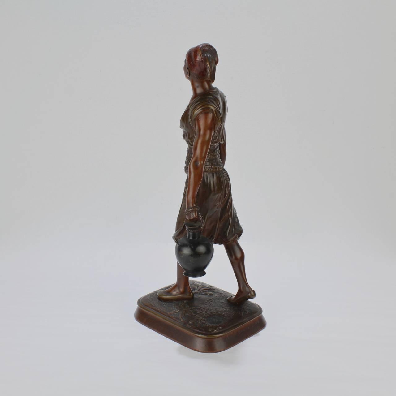 Beaux-Arts Scultura orientale francese in bronzo con portatore d'acqua tunisino di Jean Didier Debut in vendita