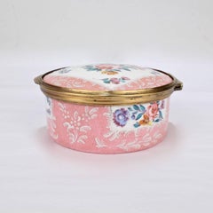 Antike runde englische Battersea Bilston-Schnupftabakdose aus rosa Emaille aus dem 18. Jahrhundert