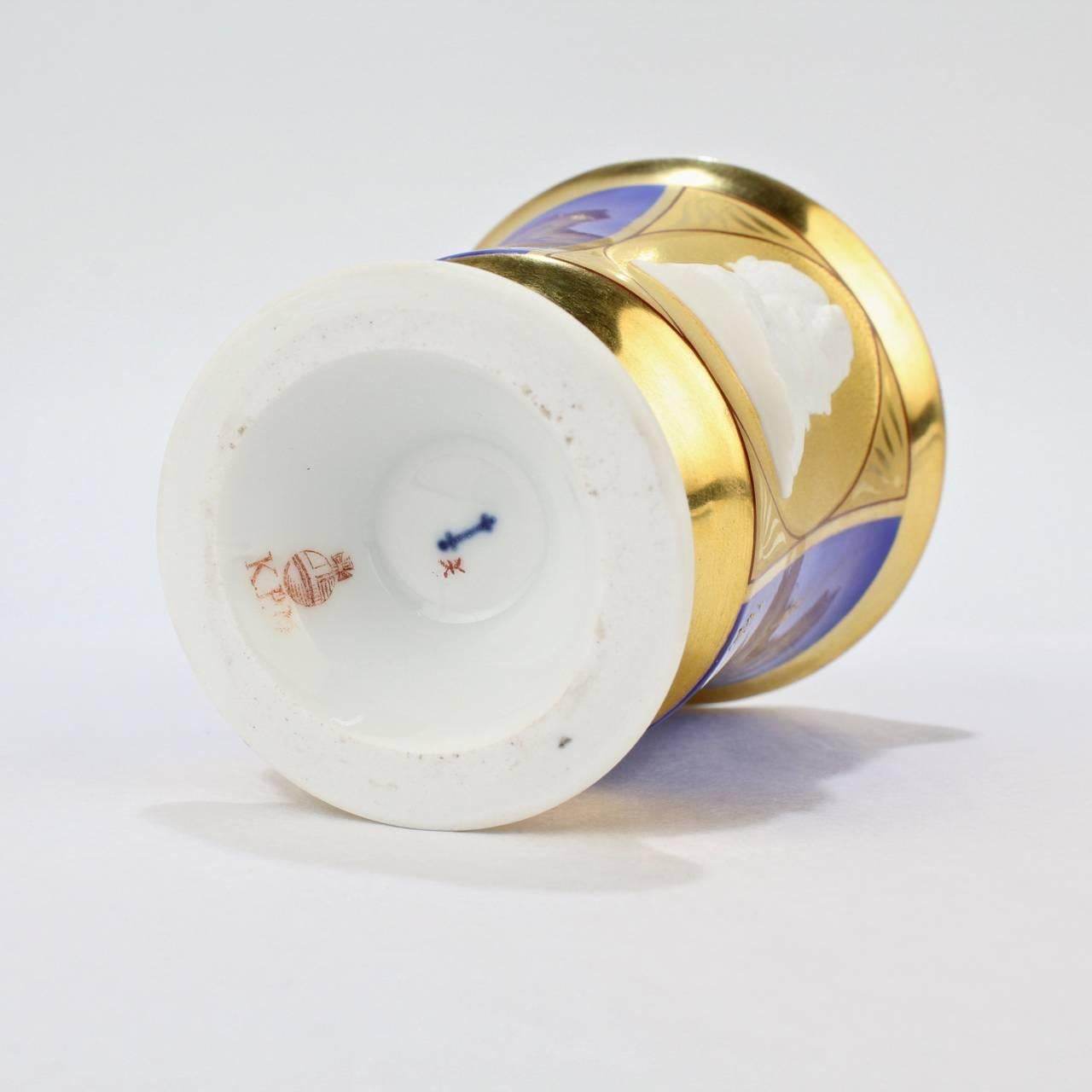 Tasse et soucoupe à portraits antiques en porcelaine Royal Berlin à fond bleu lapis de KPM 6