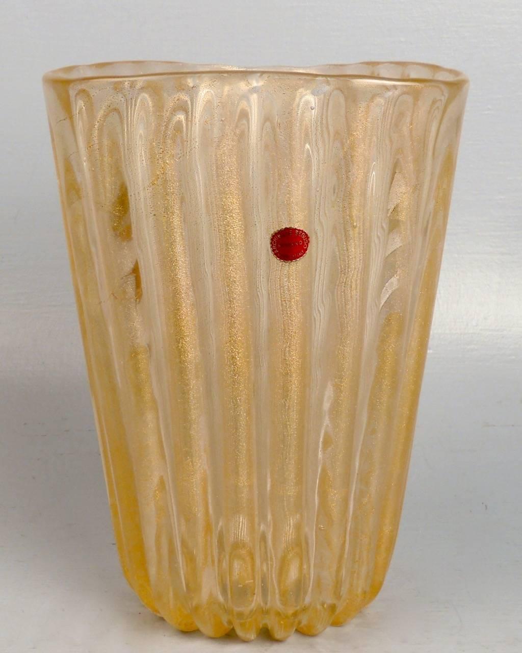 Large Archimede Seguso Ribbed Murano Glass Vase with Gold Foil In Good Condition In Philadelphia, PA
