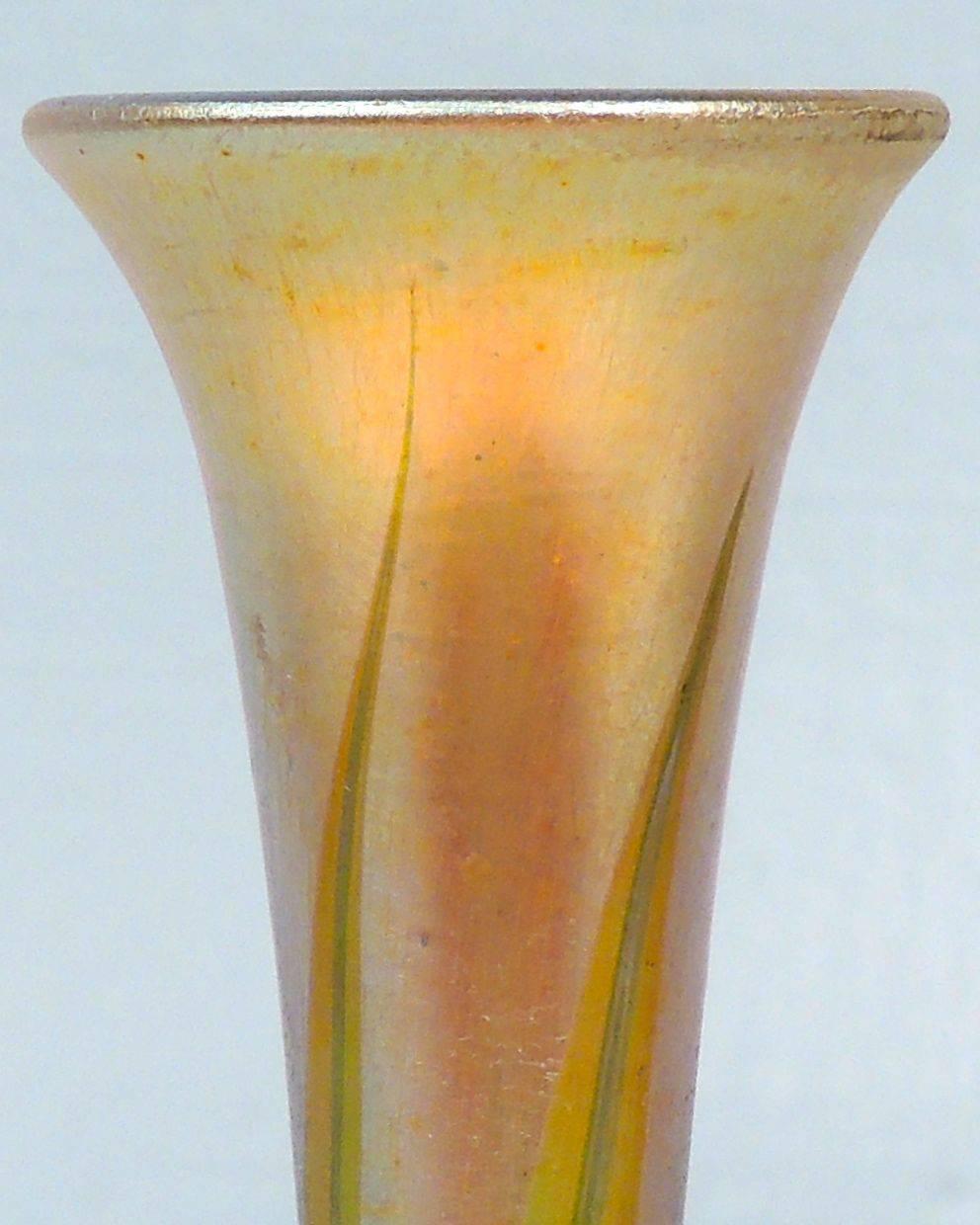 Fine Louis Comfort Tiffany Favrile Glass Pulled Feather Trumpet Form Bud Vase In Good Condition In Philadelphia, PA