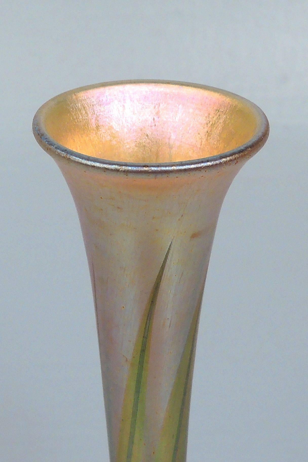 Art Nouveau Fine Louis Comfort Tiffany Favrile Glass Pulled Feather Trumpet Form Bud Vase