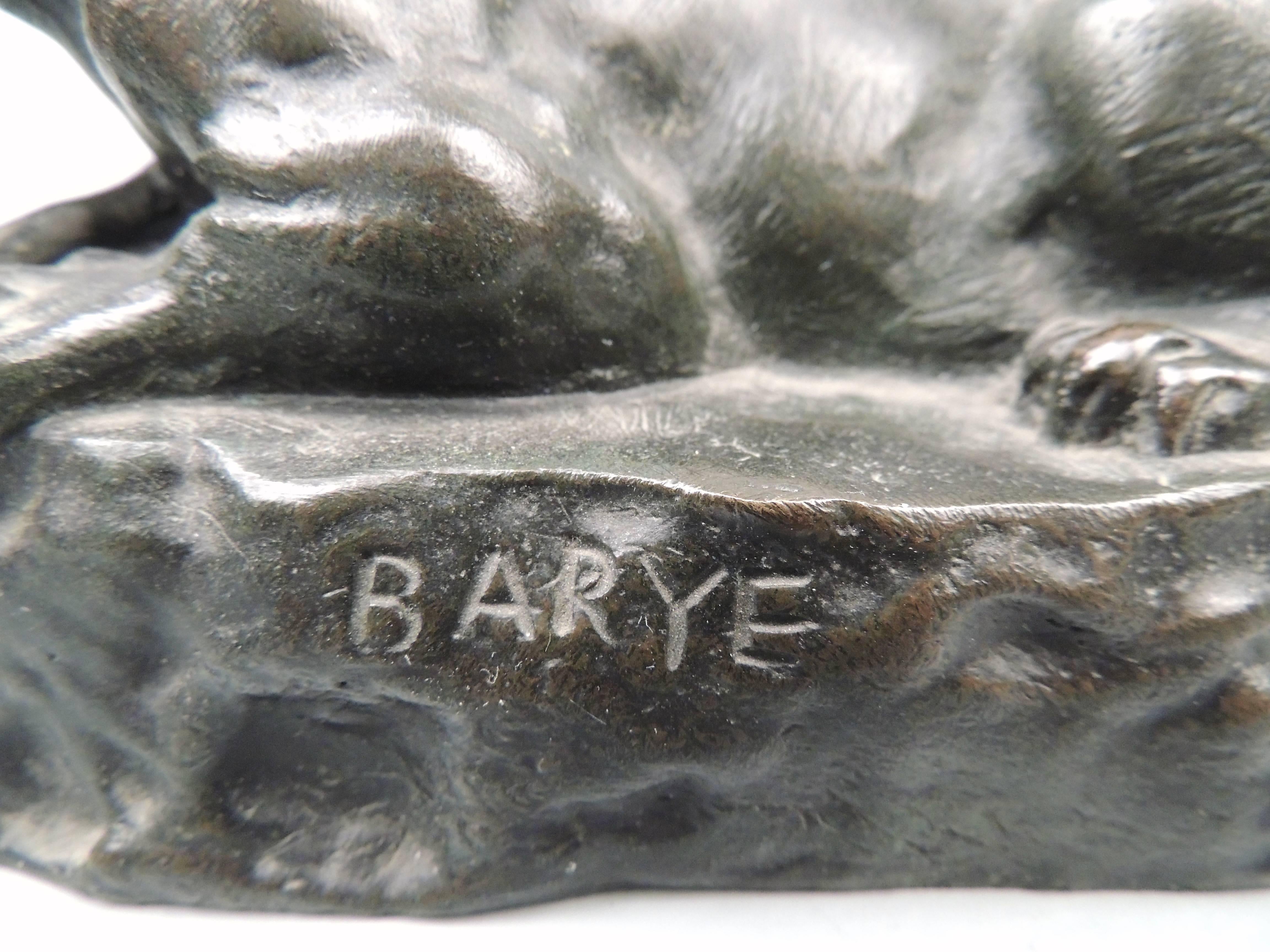 Une belle sculpture en bronze de la Panthère de Tunis d'après Antoine-Louis Barye. C'est l'un des nombreux grands félins que Barye a sculptés au cours de sa vie:: et on voit la puissance inhérente à cette créature dans le modelage musculaire de