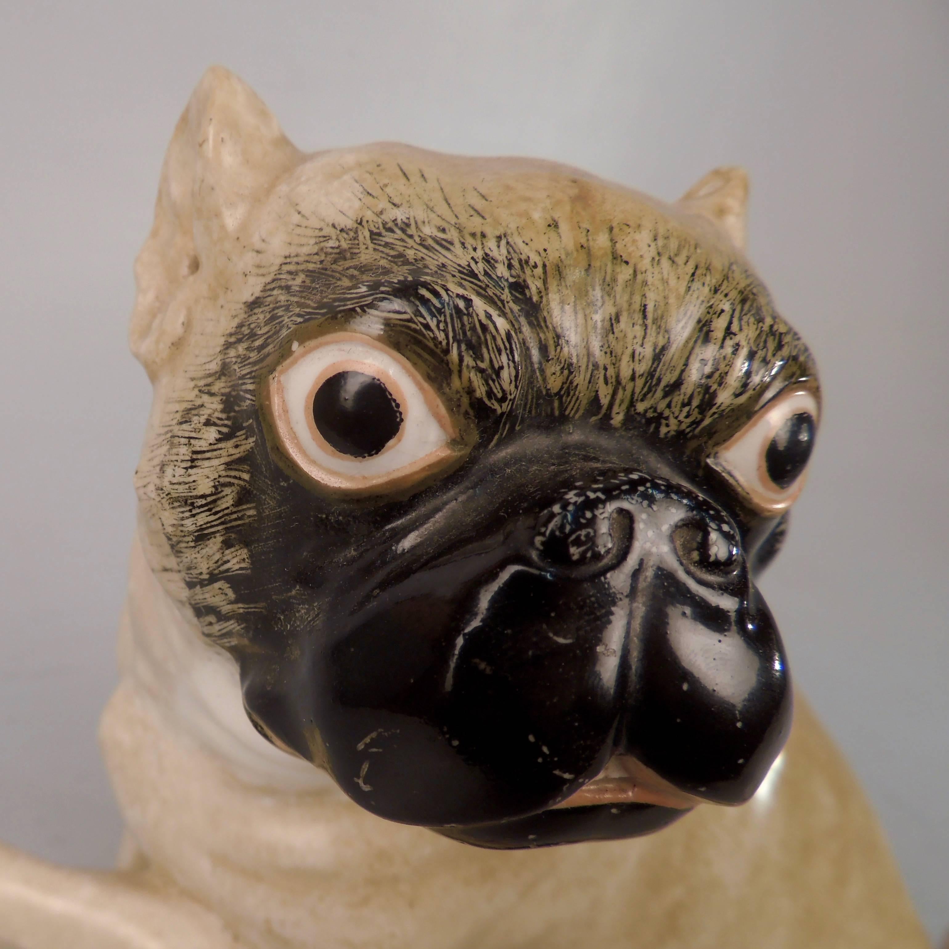 Antiquities Chamberlains Worcester English Porcelain Pug Mother Dog & Puppy Figurine Bon état - En vente à Philadelphia, PA