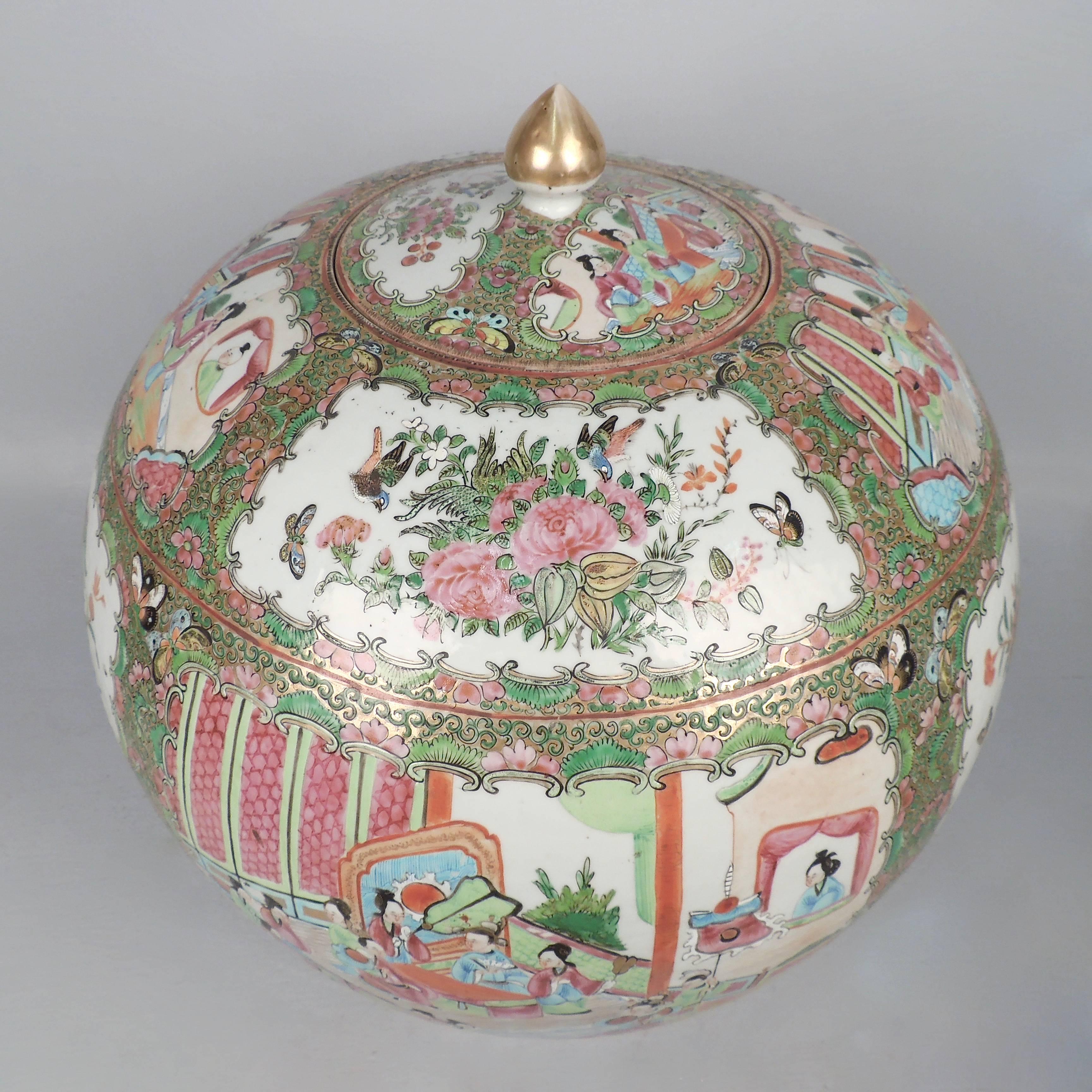 Very Large 19th Century Rose Medallion Chinese Porcelain Lidded Melon Jar or Urn In Good Condition In Philadelphia, PA