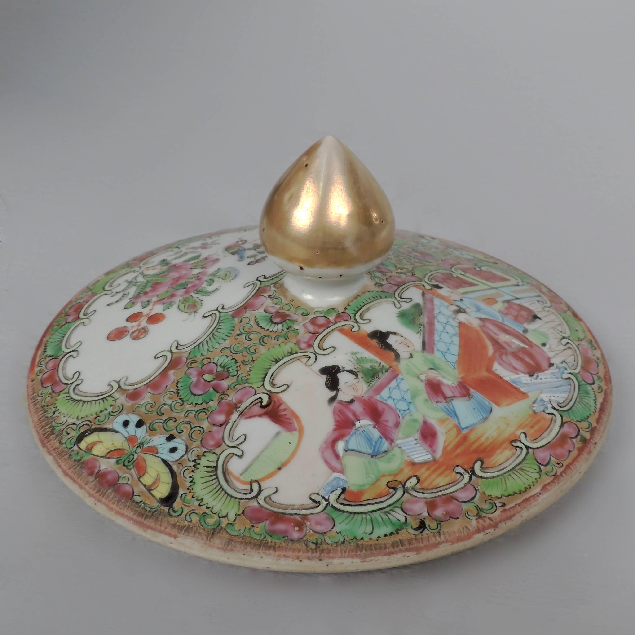 Very Large 19th Century Rose Medallion Chinese Porcelain Lidded Melon Jar or Urn 2
