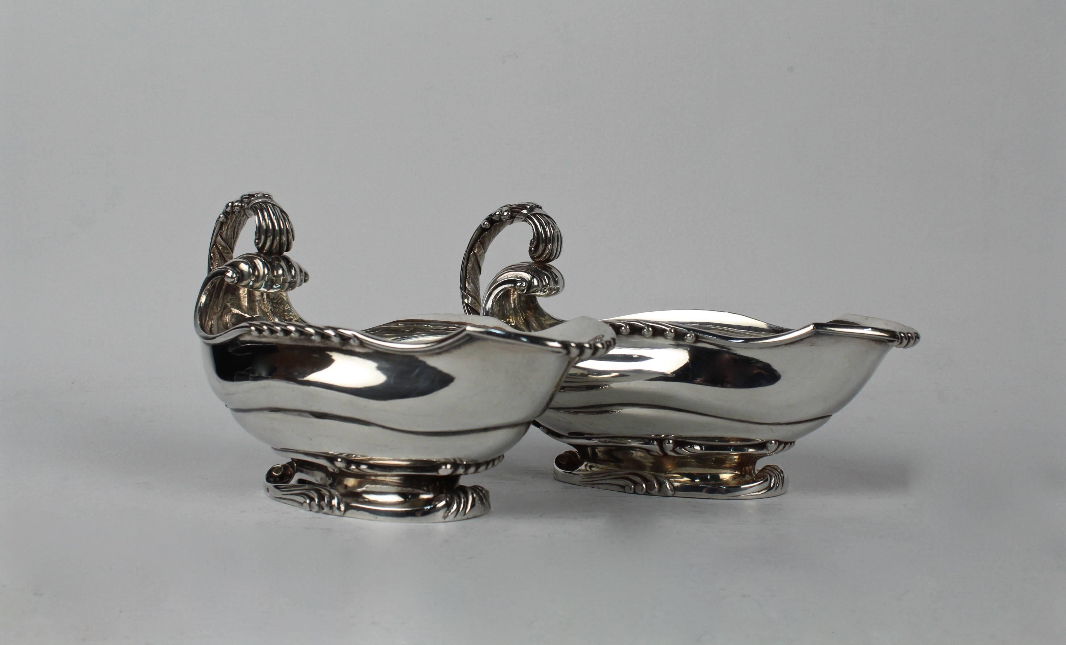 Hammered Pair of Art Nouveau Dutch Sterling Silver Sauce Boats with Cattails by Ph Saakes For Sale