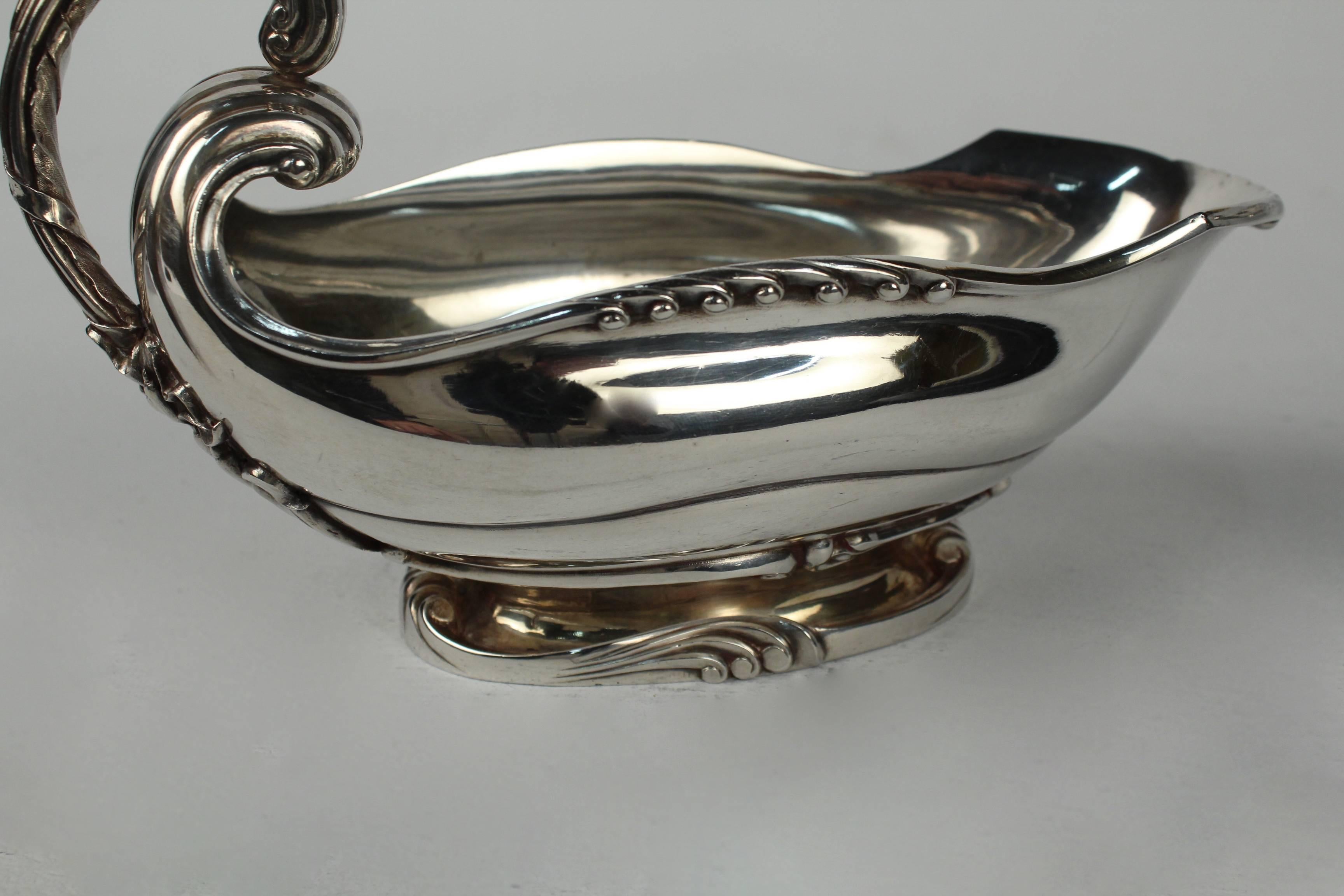 Martelé Paire de saucières néerlandaises Art Nouveau en argent sterling avec quenouilles de chat par Ph Saakes en vente