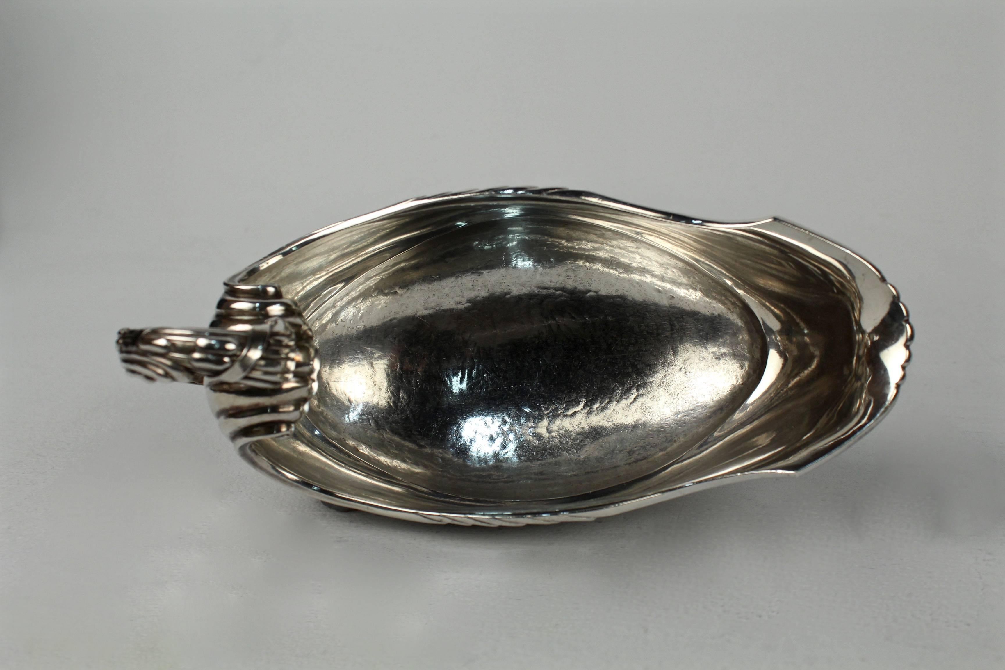 Coppia di salsiere olandesi in argento sterling Art Nouveau con gattucci di Ph Saakes in vendita 2