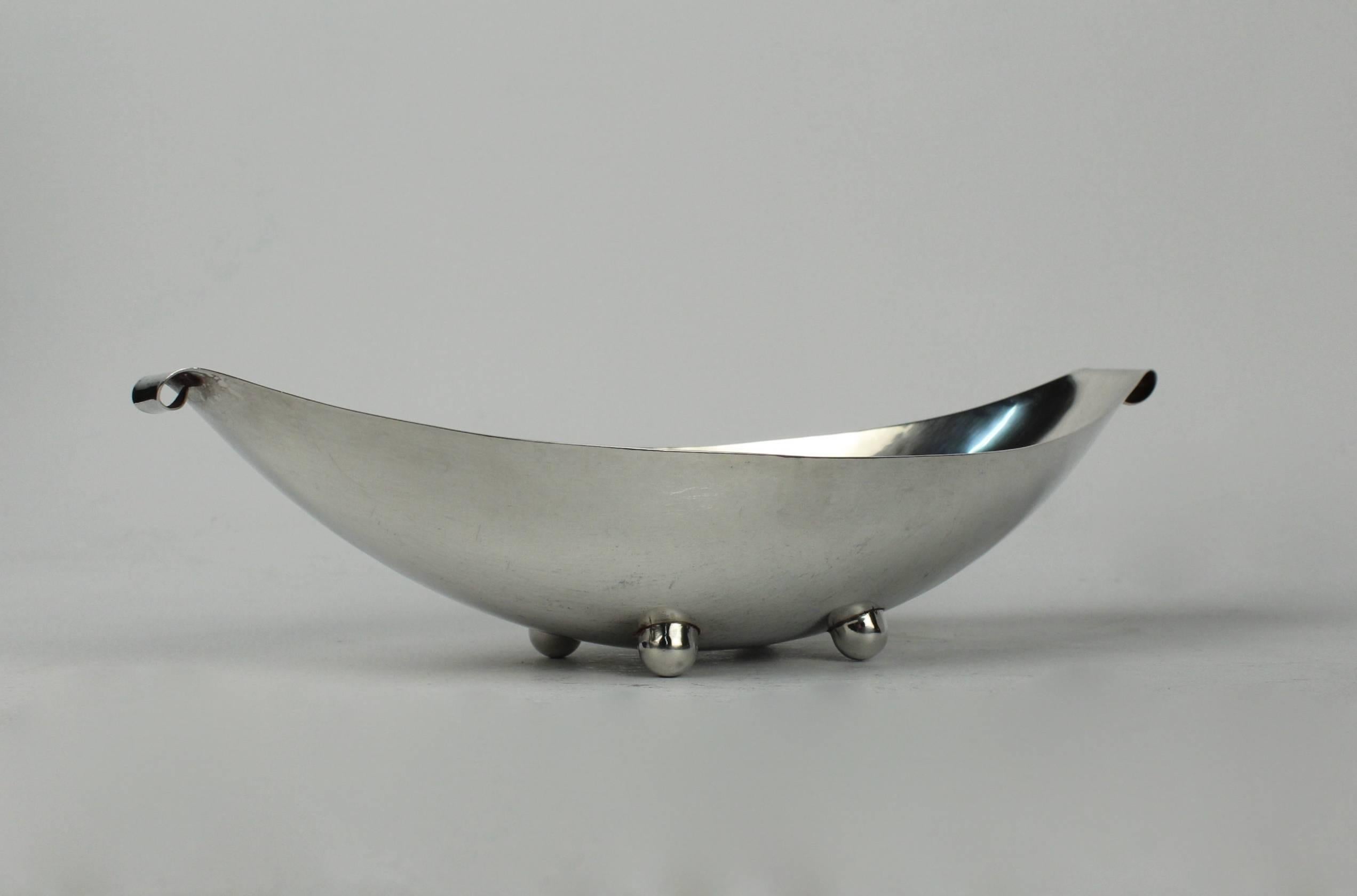 Sterling Silver bowl form no. 93 by Alfredo Sciarotta made for Bailey, Banks, and Biddle. 

An elegant elongated oval form with loop handles on four bun feet.

The base reads: Hand Made by Sciarrotata. The Bailey, Banks, & Biddle Co. 93.