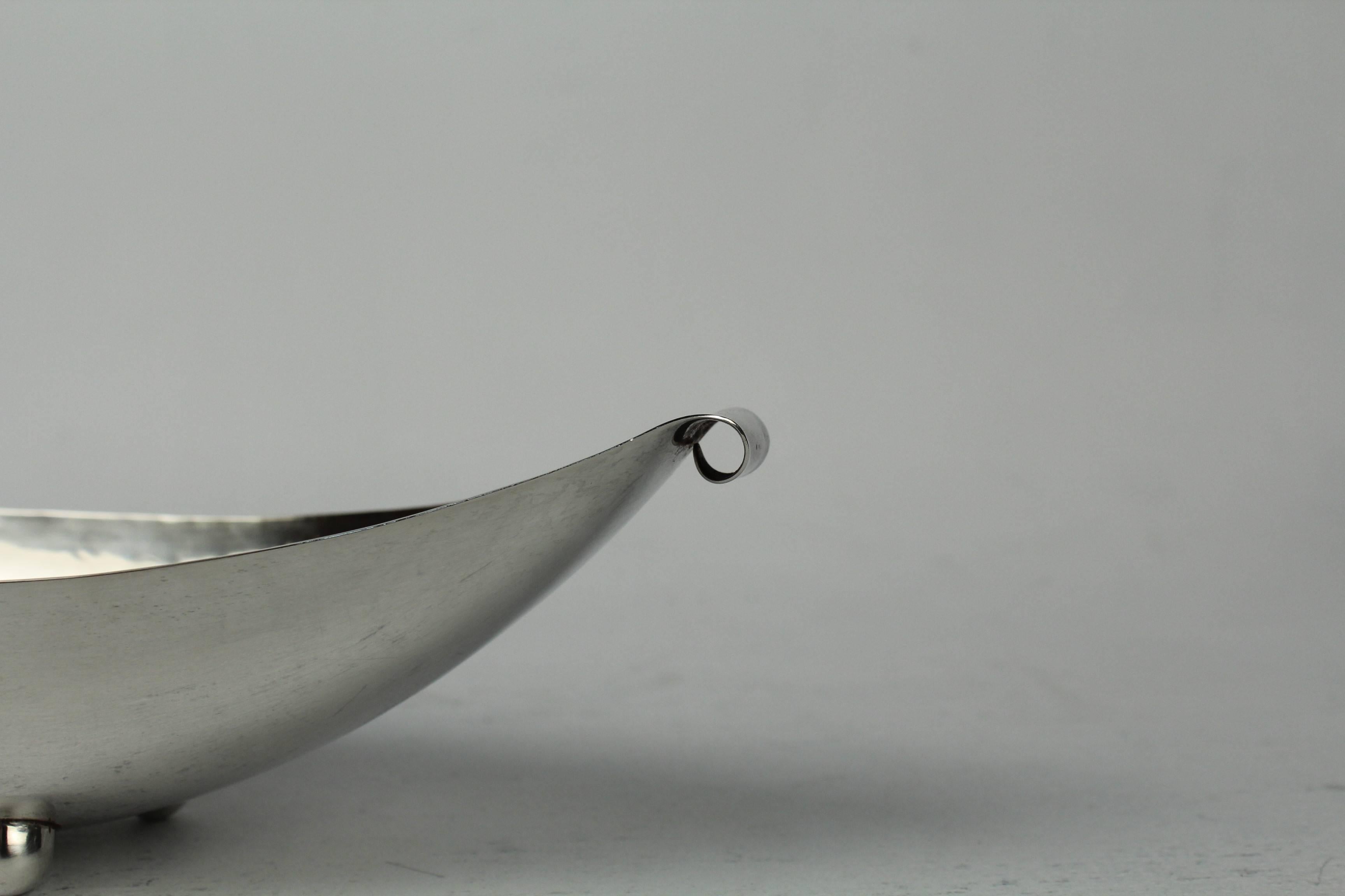 Hand-Crafted Handmade Modernist Sterling Silver Elongated Bowl by Alfredo Sciarrotta 
