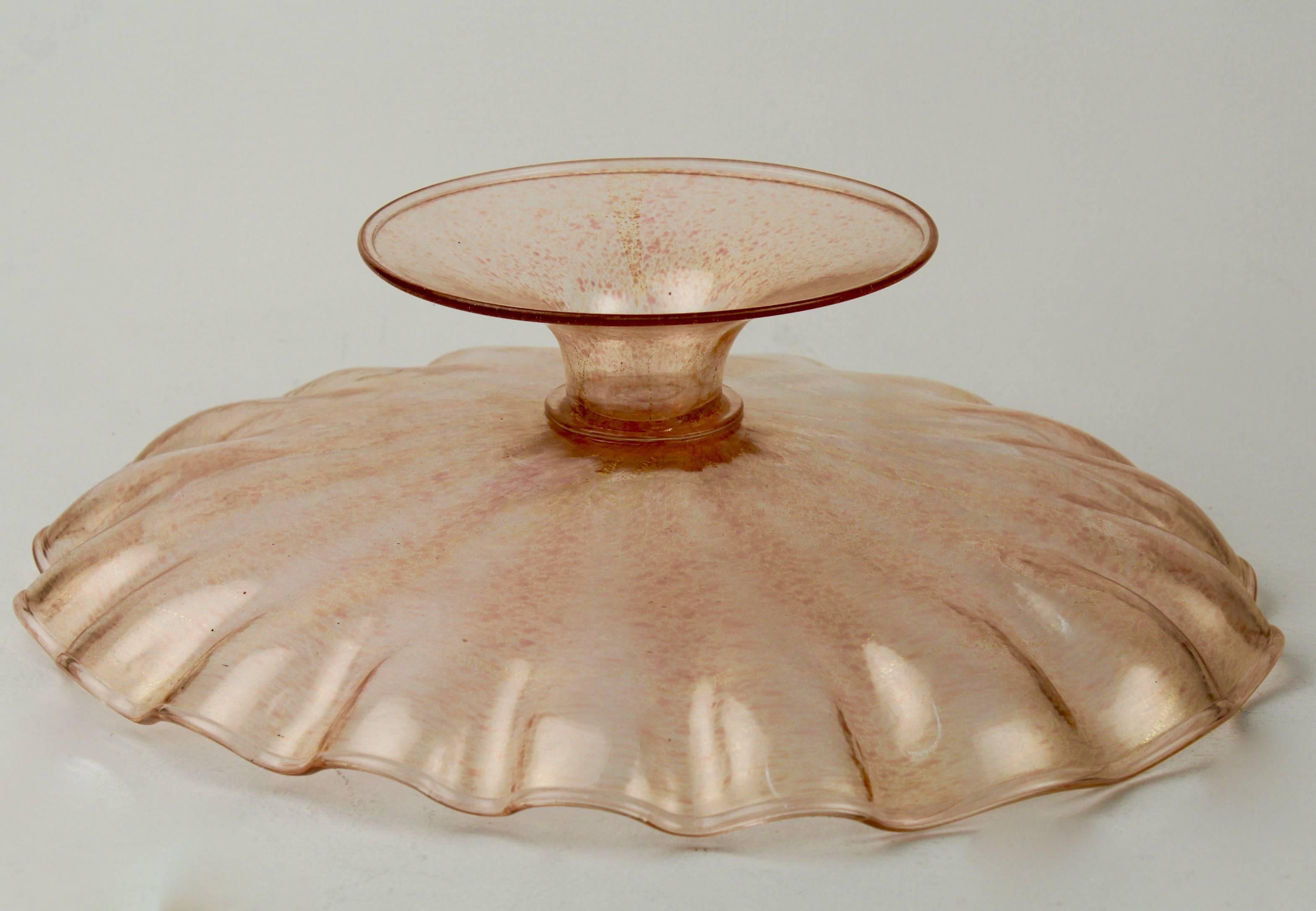 Verre brun Grand centre de table en verre vénitien rose vintage avec inclusions de feuilles d'or en vente