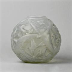 Arrers French Art Deco Molded Opalescent Glass Vase with Birds for Ovington, NY