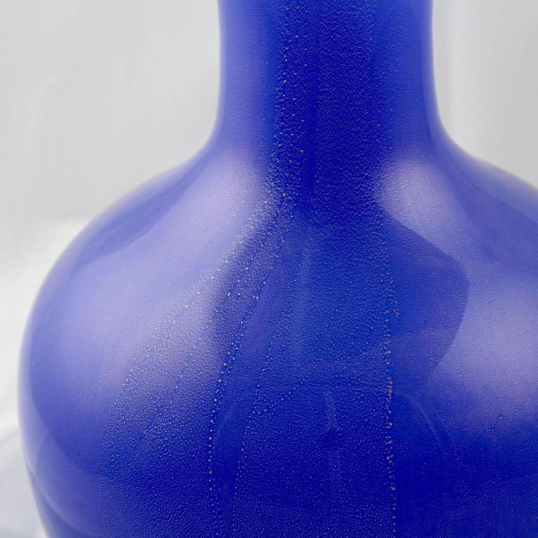 Large Vetri Murano Salviati & Co. Blue Italian Glass Vase In Good Condition For Sale In Philadelphia, PA