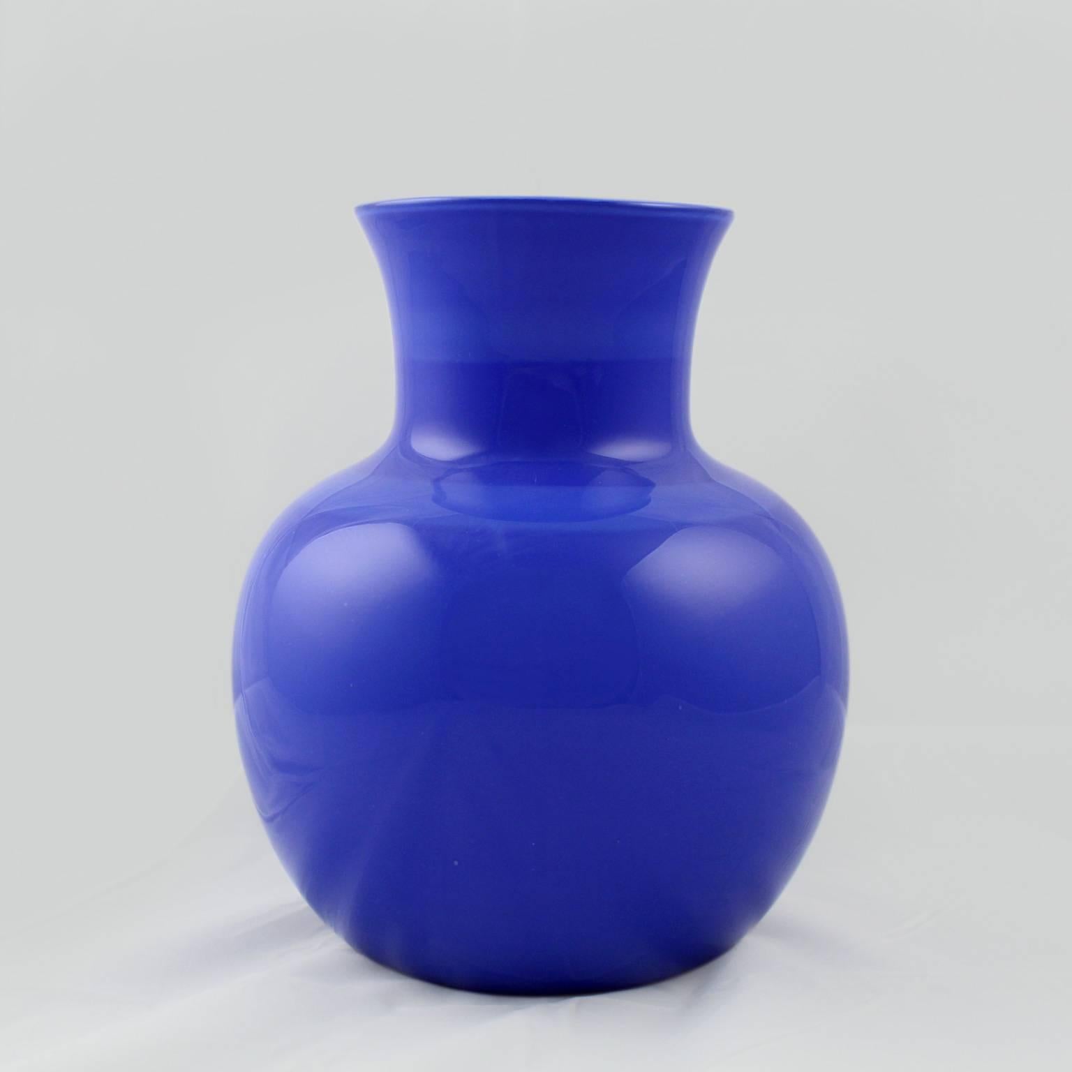 A good sized Venini two-tone blue glass vase made for Vetri Murano in 1983.

The neck and mouth each have a wide band of a lighter blue. 

The belly retains two stickers for Vetri Murano. The base has an etched signature that reads: Venini /